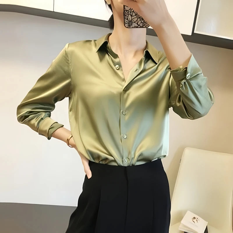 Satin Women’s Blouse – Style and Sophistication for Your Work Look!